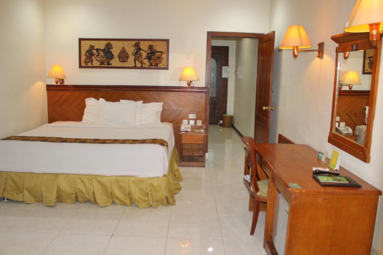 מלון Surakarta  Dana מראה חיצוני תמונה